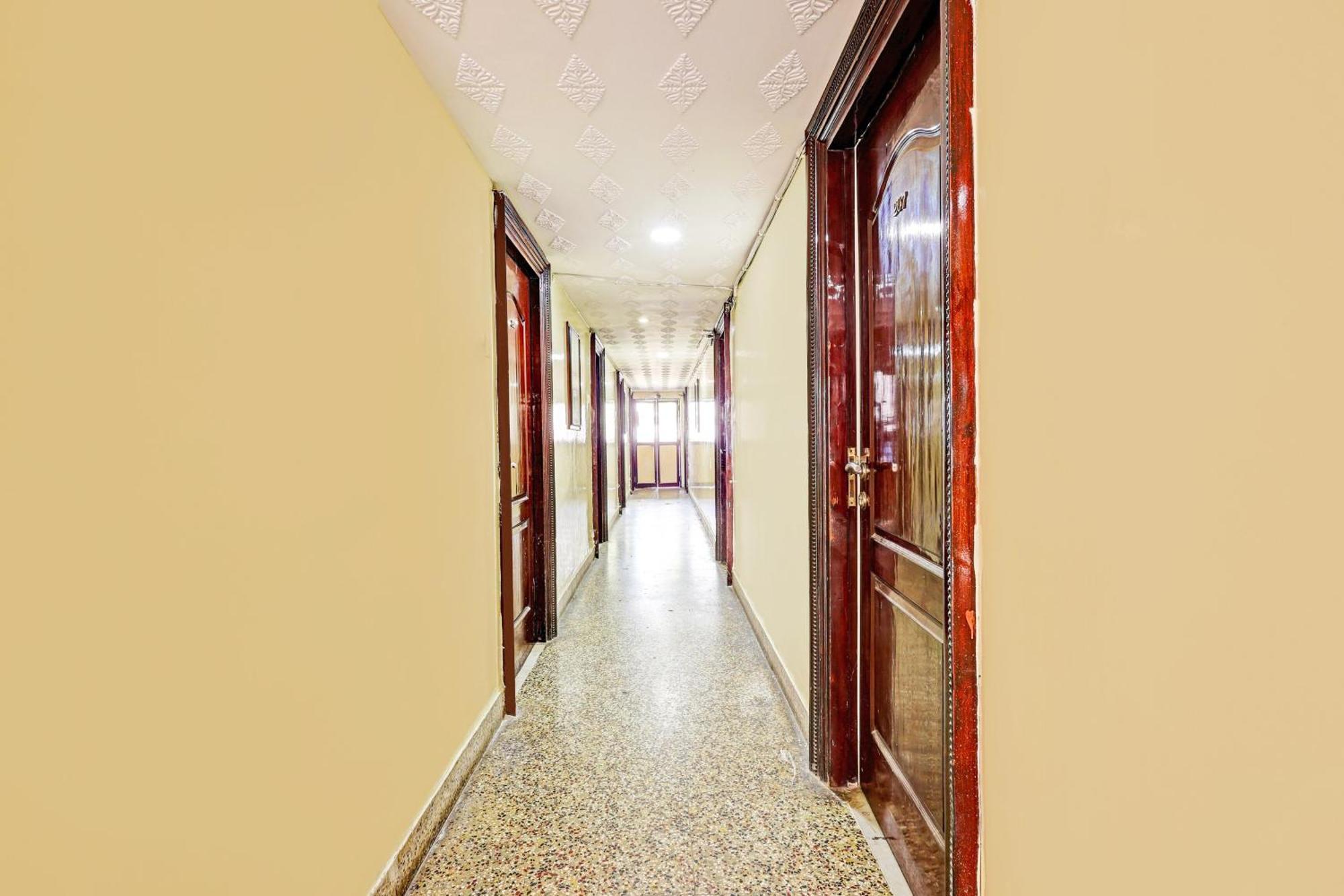 Super Hotel O Besant Road Vijayawada Exterior photo