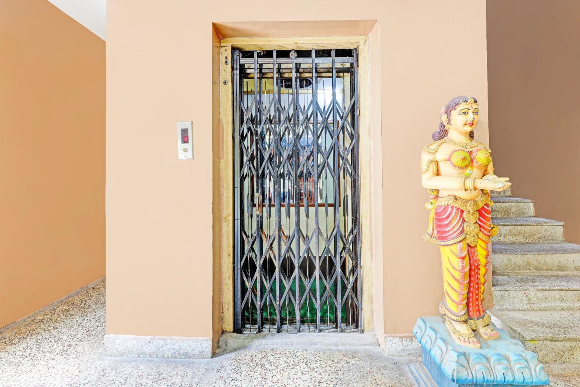 Super Hotel O Besant Road Vijayawada Exterior photo